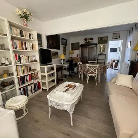 Apartment Arcachon: T2 Avec Acces Direct A La Plage, Terrasse Et Parking Prive - Fr-1-474-59 *