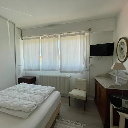 Apartment Arcachon: T2 Avec Acces Direct A La Plage, Terrasse Et Parking Prive - Fr-1-474-59