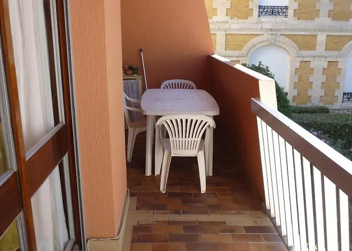 Apartment Arcachon: T2 Avec Acces Direct A La Plage, Terrasse Et Parking Prive - Fr-1-474-59